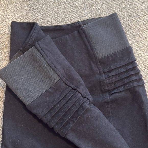 Black stretchy leggings pants - Picture 2 of 6